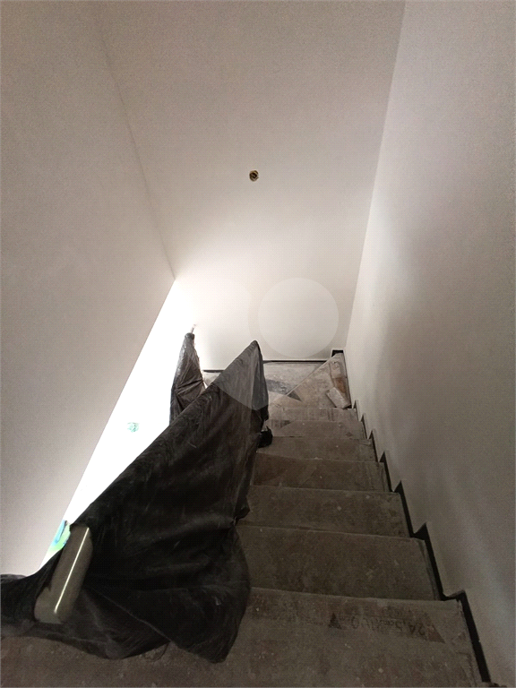 Excelente sobrado novo em travessa tranquila no bairro do Tucuruvi, ideal para quem busca conforto, privacidade e qualidade de vida.