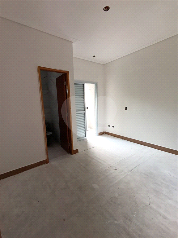 Excelente sobrado novo em travessa tranquila no bairro do Tucuruvi, ideal para quem busca conforto, privacidade e qualidade de vida.