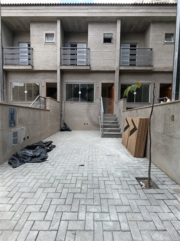 Excelente sobrado novo em travessa tranquila no bairro do Tucuruvi, ideal para quem busca conforto, privacidade e qualidade de vida.