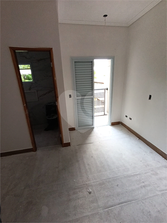 Excelente sobrado novo em travessa tranquila no bairro do Tucuruvi, ideal para quem busca conforto, privacidade e qualidade de vida.