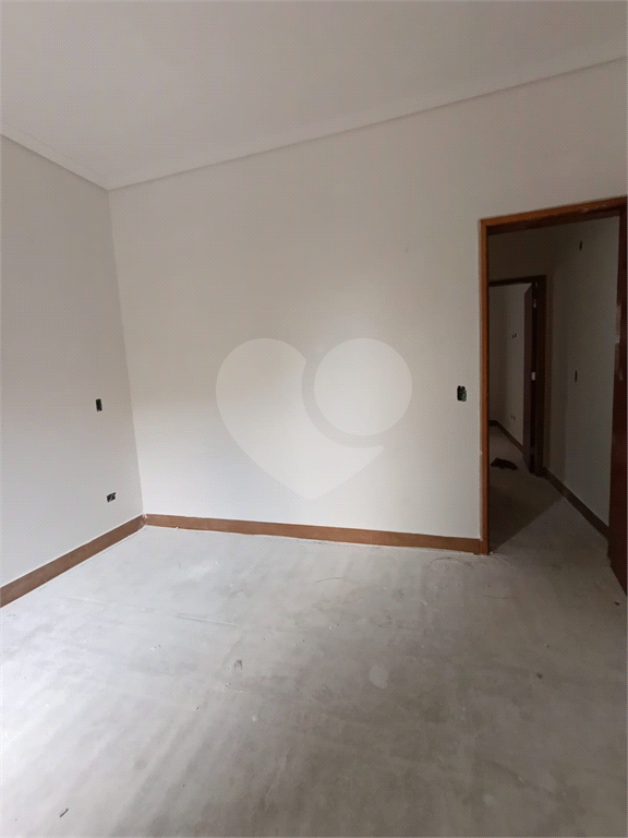 Excelente sobrado novo em travessa tranquila no bairro do Tucuruvi, ideal para quem busca conforto, privacidade e qualidade de vida.