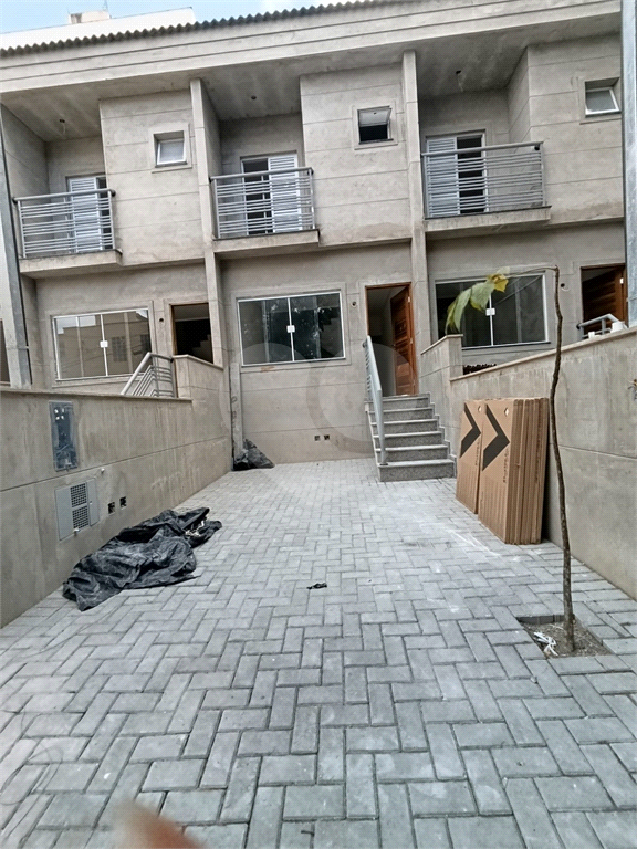 Excelente sobrado novo em travessa tranquila no bairro do Tucuruvi, ideal para quem busca conforto, privacidade e qualidade de vida.