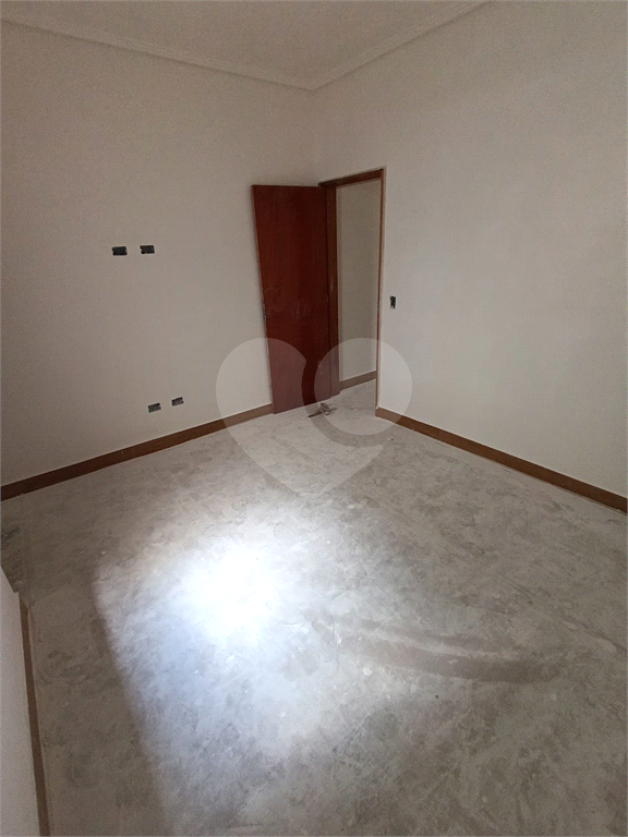 Excelente sobrado novo em travessa tranquila no bairro do Tucuruvi, ideal para quem busca conforto, privacidade e qualidade de vida.
