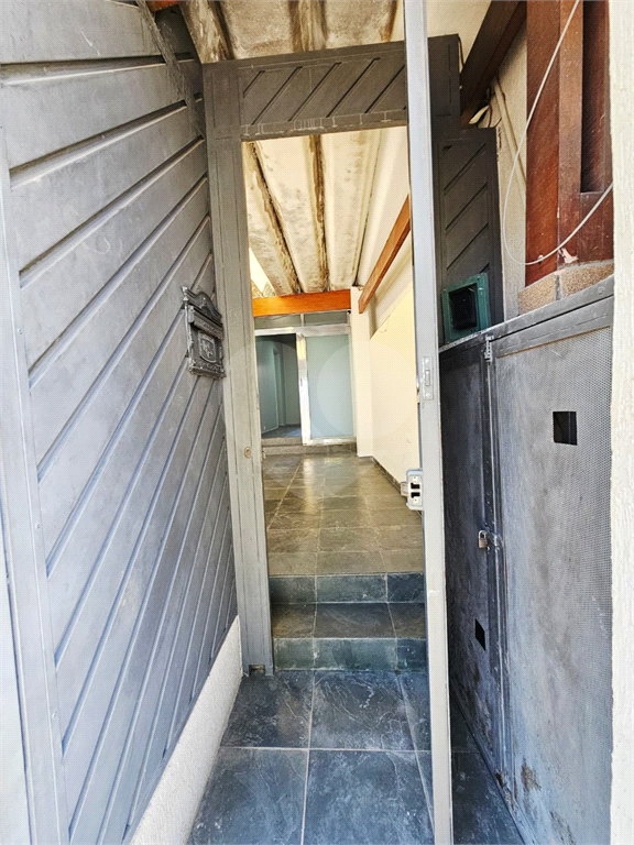 4 dormitórios, 1 suíte, 3 banheiros, 2 vagas, Área Total: 130,00 m², Construído: 174,00 m²