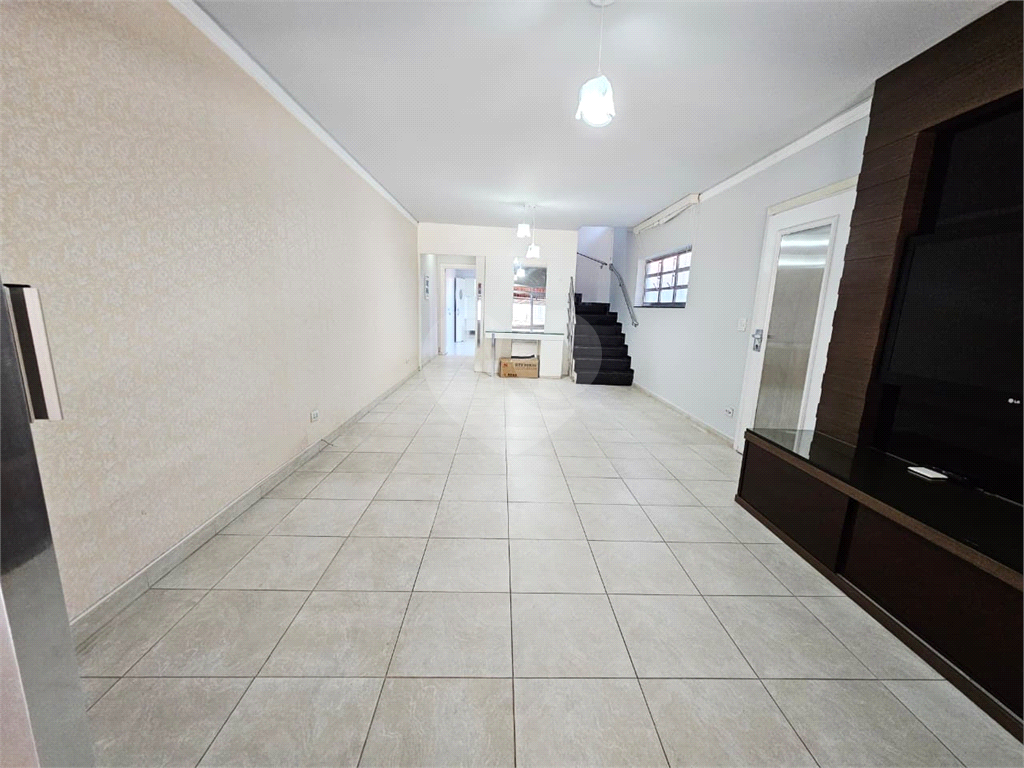 4 dormitórios, 1 suíte, 3 banheiros, 2 vagas, Área Total: 130,00 m², Construído: 174,00 m²
