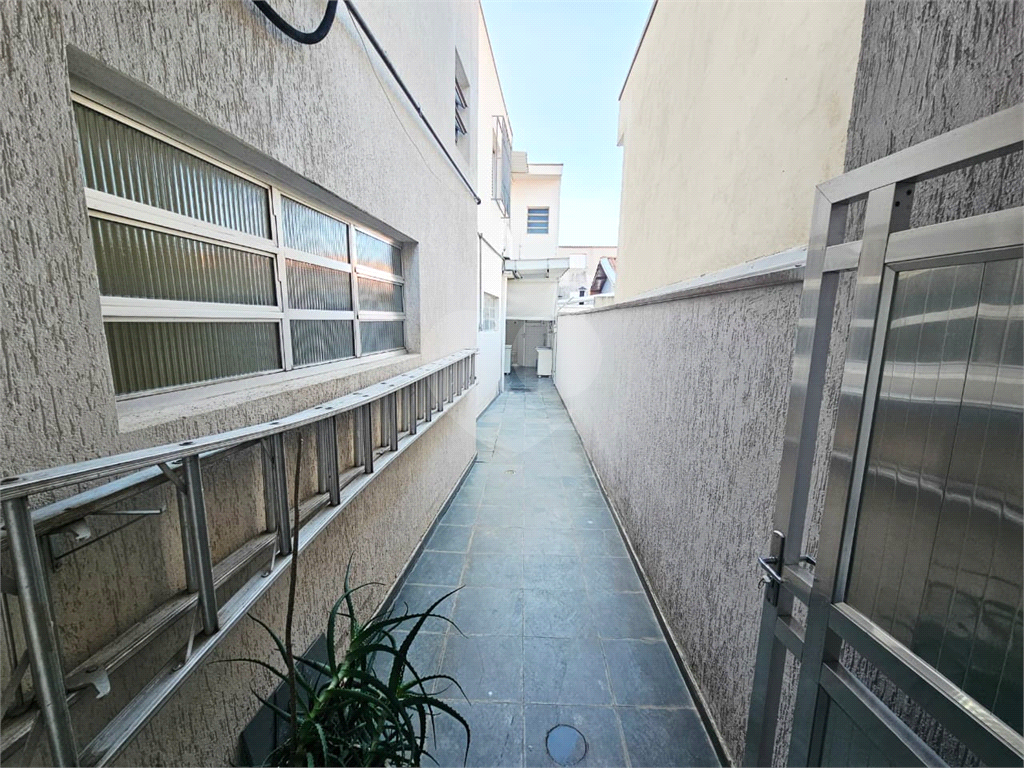4 dormitórios, 1 suíte, 3 banheiros, 2 vagas, Área Total: 130,00 m², Construído: 174,00 m²