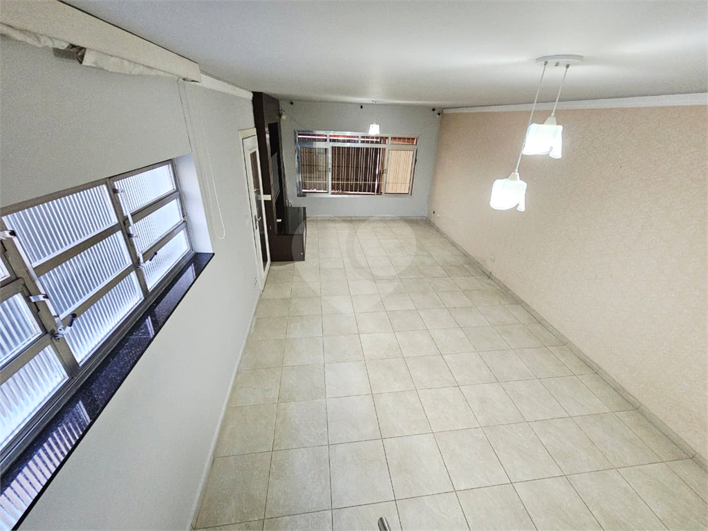 4 dormitórios, 1 suíte, 3 banheiros, 2 vagas, Área Total: 130,00 m², Construído: 174,00 m²