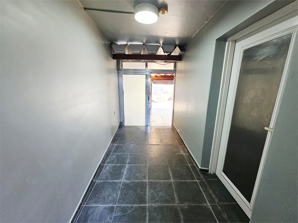4 dormitórios, 1 suíte, 3 banheiros, 2 vagas, Área Total: 130,00 m², Construído: 174,00 m²