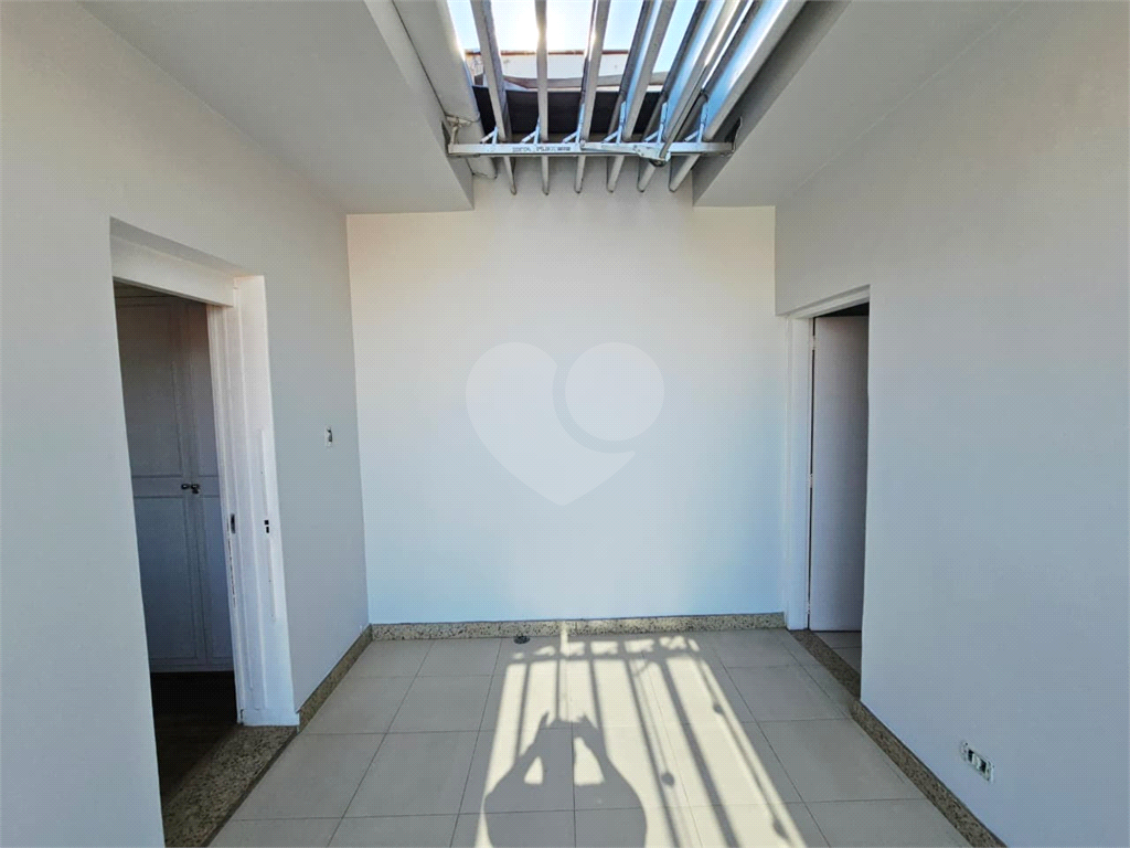 4 dormitórios, 1 suíte, 3 banheiros, 2 vagas, Área Total: 130,00 m², Construído: 174,00 m²