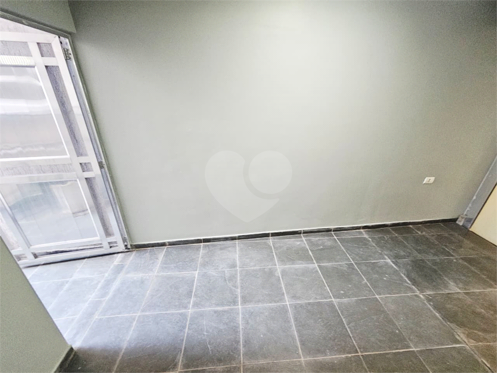 4 dormitórios, 1 suíte, 3 banheiros, 2 vagas, Área Total: 130,00 m², Construído: 174,00 m²