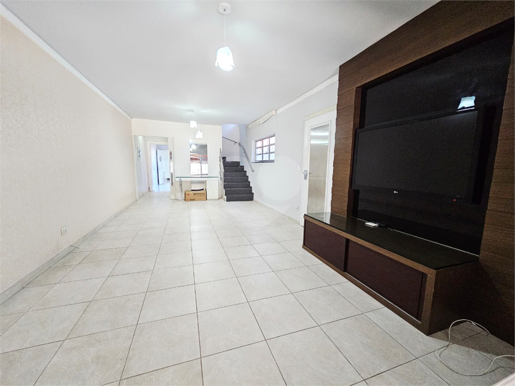 4 dormitórios, 1 suíte, 3 banheiros, 2 vagas, Área Total: 130,00 m², Construído: 174,00 m²