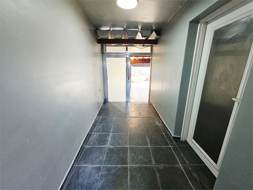 4 dormitórios, 1 suíte, 3 banheiros, 2 vagas, Área Total: 130,00 m², Construído: 174,00 m²