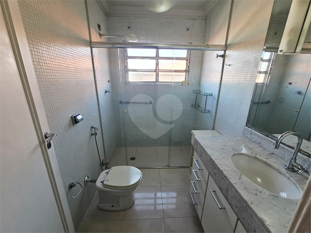 4 dormitórios, 1 suíte, 3 banheiros, 2 vagas, Área Total: 130,00 m², Construído: 174,00 m²
