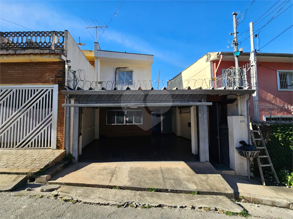 4 dormitórios, 1 suíte, 3 banheiros, 2 vagas, Área Total: 130,00 m², Construído: 174,00 m²