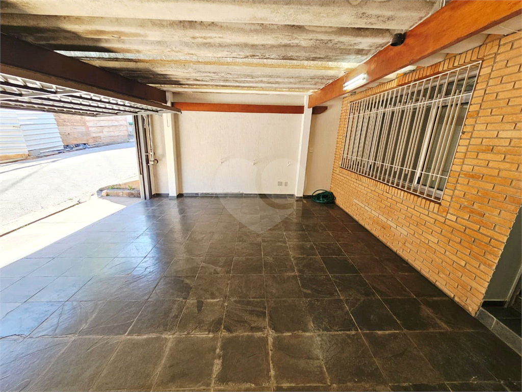 4 dormitórios, 1 suíte, 3 banheiros, 2 vagas, Área Total: 130,00 m², Construído: 174,00 m²