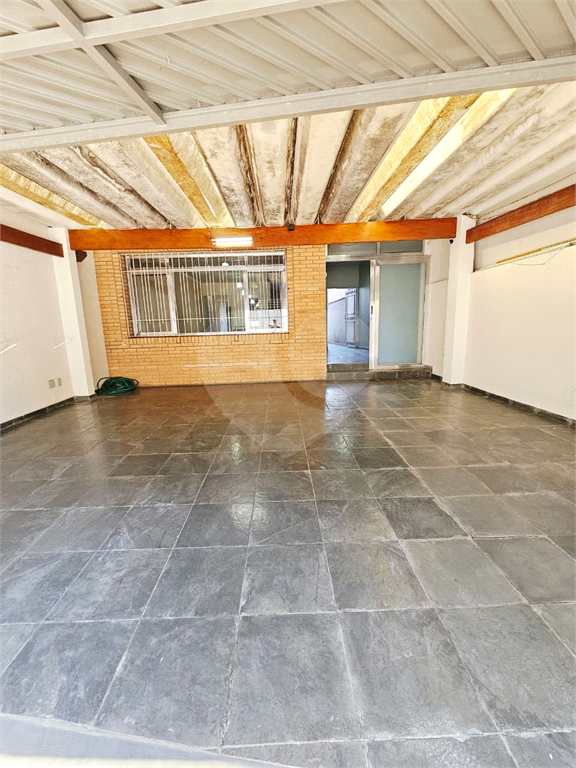 4 dormitórios, 1 suíte, 3 banheiros, 2 vagas, Área Total: 130,00 m², Construído: 174,00 m²