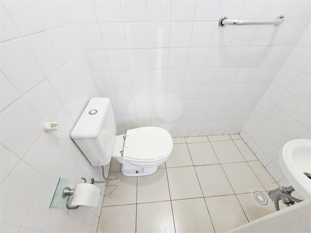 4 dormitórios, 1 suíte, 3 banheiros, 2 vagas, Área Total: 130,00 m², Construído: 174,00 m²