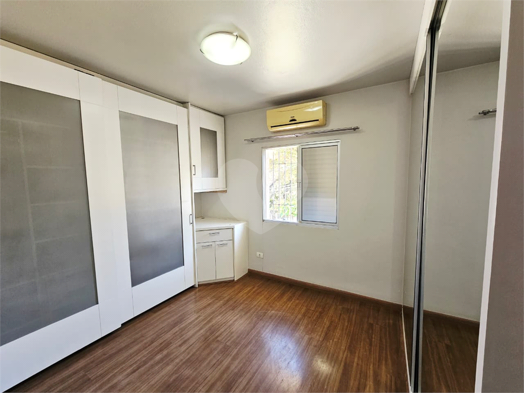 4 dormitórios, 1 suíte, 3 banheiros, 2 vagas, Área Total: 130,00 m², Construído: 174,00 m²