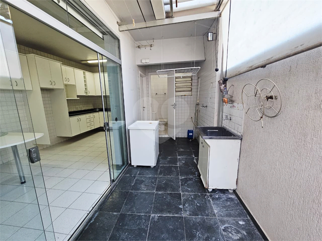 4 dormitórios, 1 suíte, 3 banheiros, 2 vagas, Área Total: 130,00 m², Construído: 174,00 m²