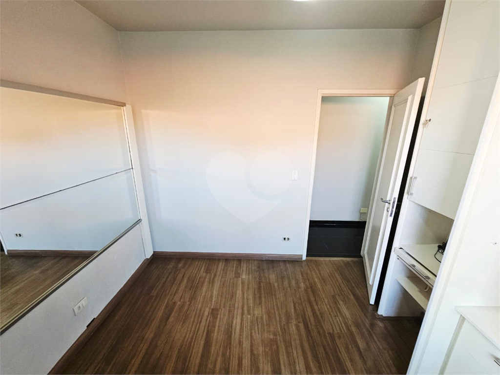 4 dormitórios, 1 suíte, 3 banheiros, 2 vagas, Área Total: 130,00 m², Construído: 174,00 m²