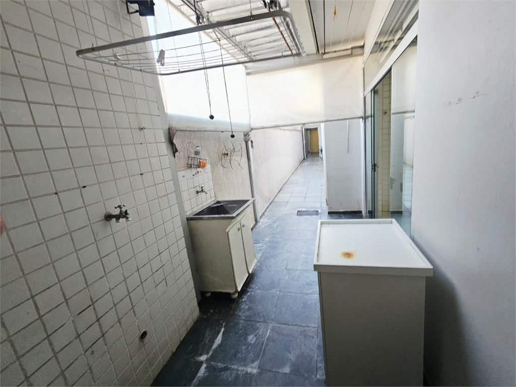 4 dormitórios, 1 suíte, 3 banheiros, 2 vagas, Área Total: 130,00 m², Construído: 174,00 m²