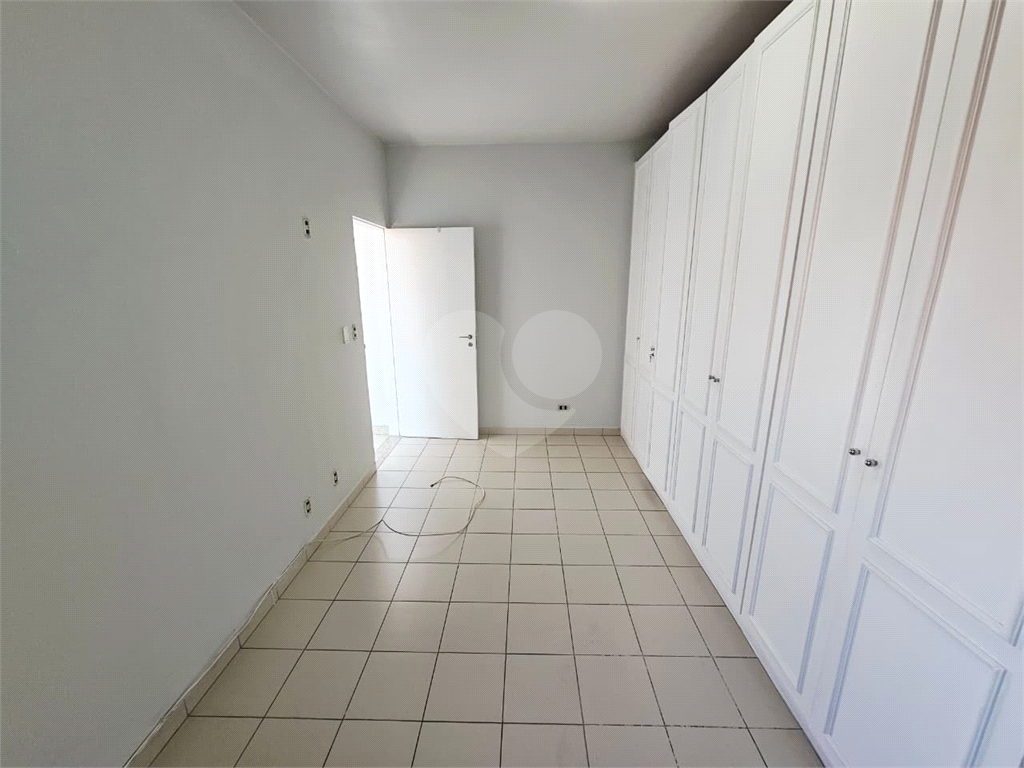 4 dormitórios, 1 suíte, 3 banheiros, 2 vagas, Área Total: 130,00 m², Construído: 174,00 m²
