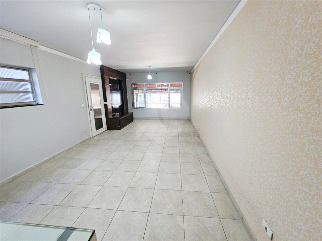 4 dormitórios, 1 suíte, 3 banheiros, 2 vagas, Área Total: 130,00 m², Construído: 174,00 m²
