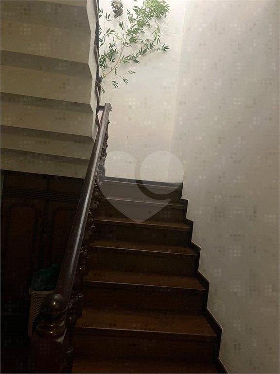 Sobrado Espaçoso e Decorado nas Palmas do Tremembé – 316m², Suíte com Varanda e 3 Vagas