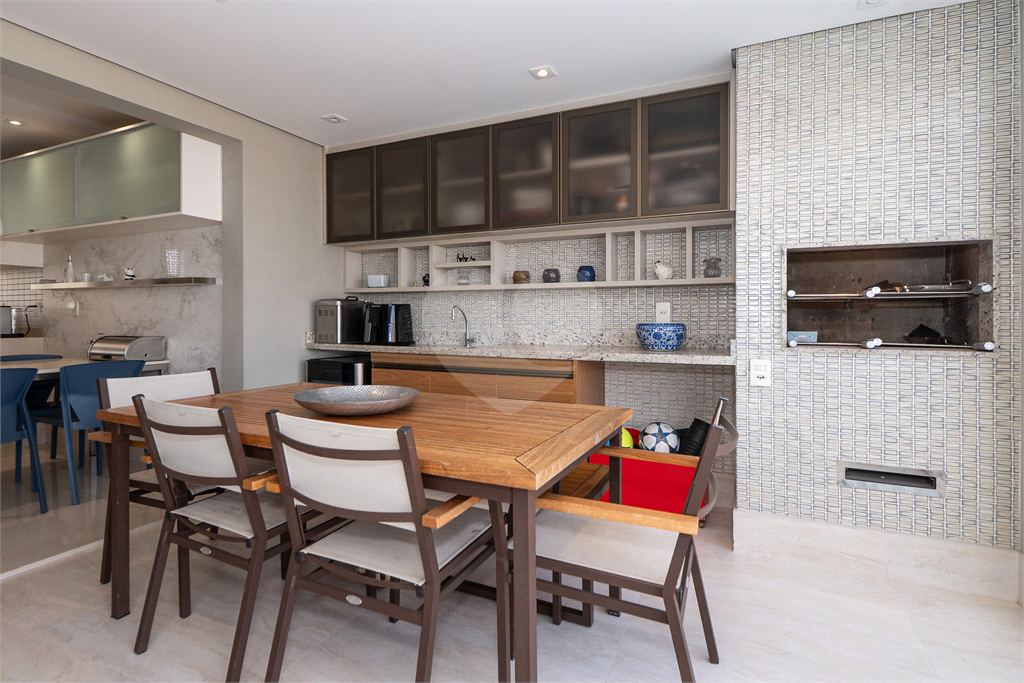 Apartamento para venda com 190 m², 3 suítes, 3 vagas na Vila Madalena-SP