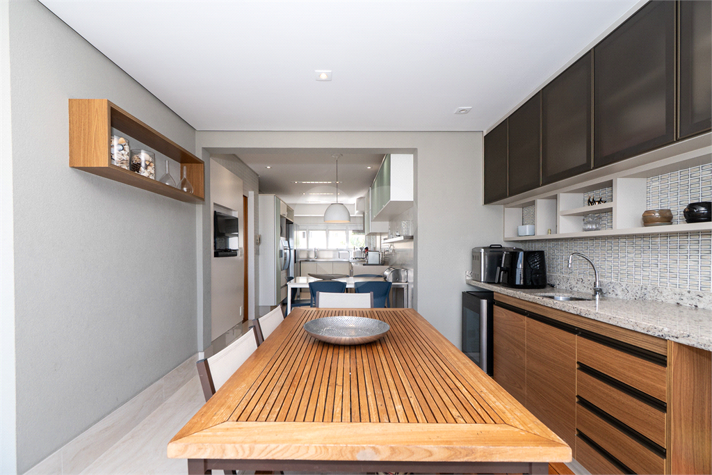 Apartamento para venda com 190 m², 3 suítes, 3 vagas na Vila Madalena-SP