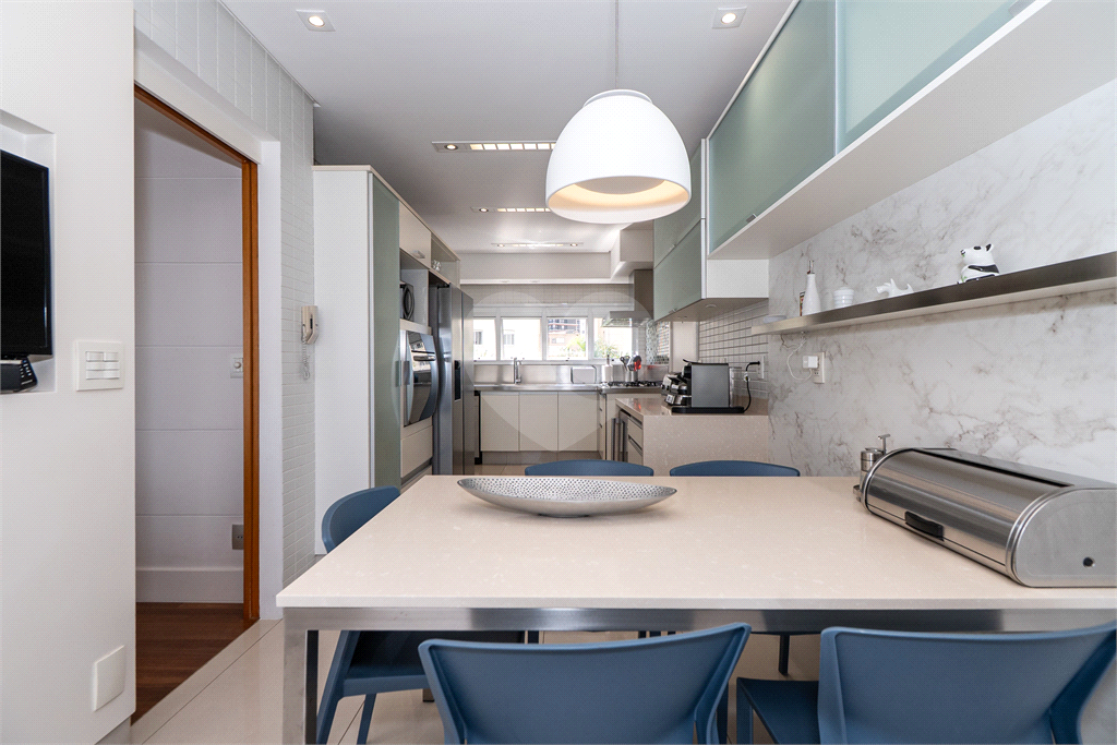 Apartamento para venda com 190 m², 3 suítes, 3 vagas na Vila Madalena-SP