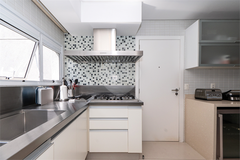 Apartamento para venda com 190 m², 3 suítes, 3 vagas na Vila Madalena-SP