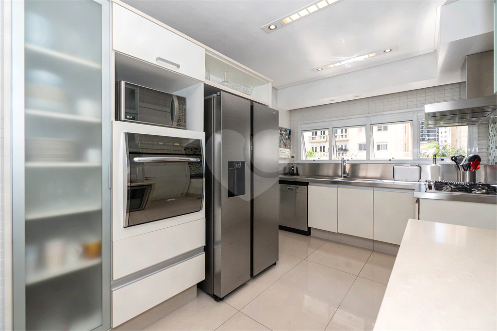 Apartamento para venda com 190 m², 3 suítes, 3 vagas na Vila Madalena-SP