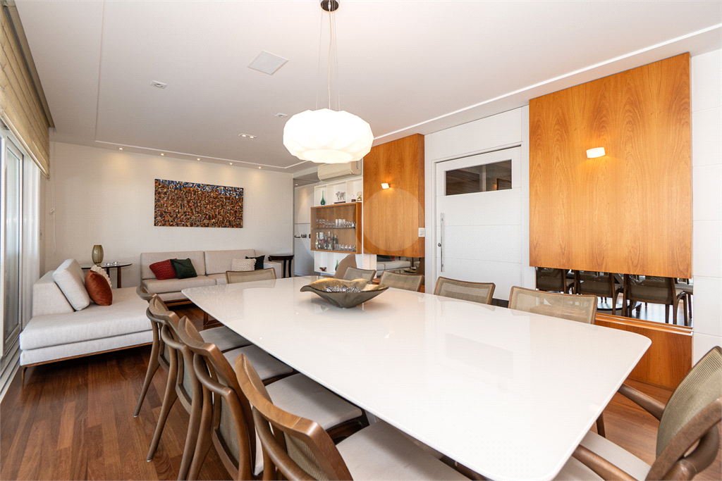 Apartamento para venda com 190 m², 3 suítes, 3 vagas na Vila Madalena-SP