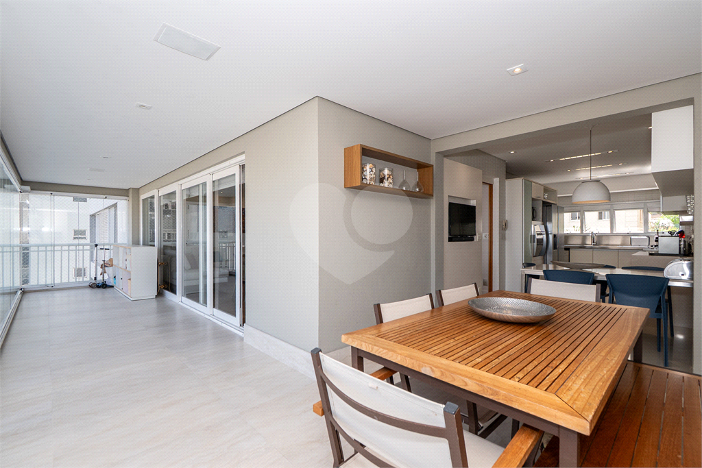 Apartamento para venda com 190 m², 3 suítes, 3 vagas na Vila Madalena-SP