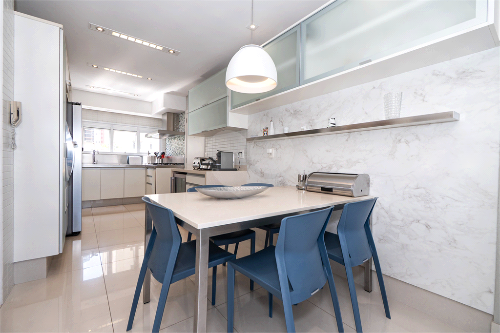 Apartamento para venda com 190 m², 3 suítes, 3 vagas na Vila Madalena-SP