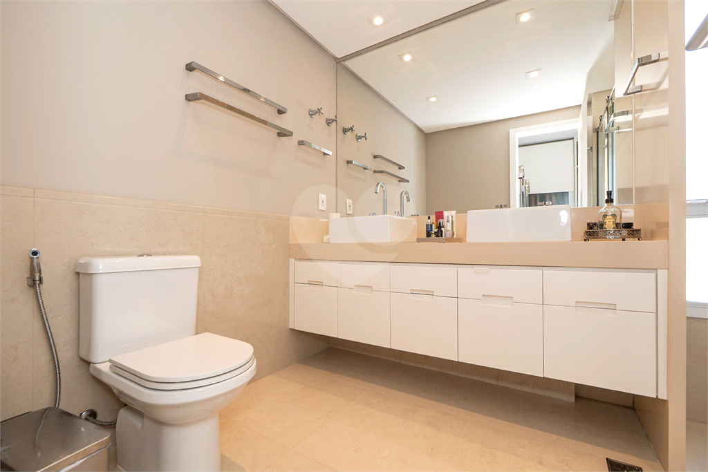 Apartamento para venda com 190 m², 3 suítes, 3 vagas na Vila Madalena-SP