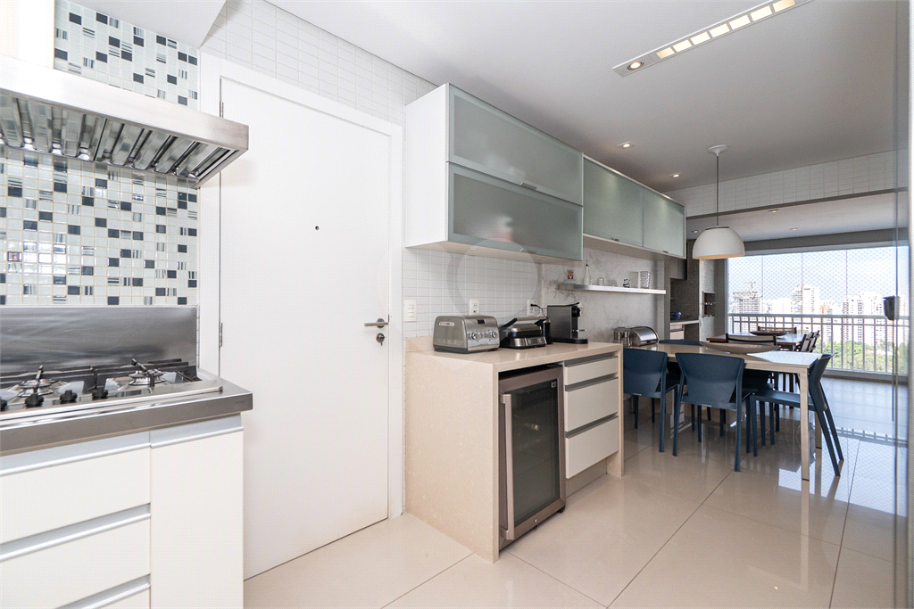 Apartamento para venda com 190 m², 3 suítes, 3 vagas na Vila Madalena-SP