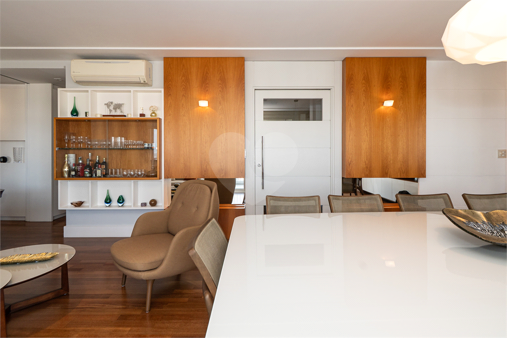 Apartamento para venda com 190 m², 3 suítes, 3 vagas na Vila Madalena-SP