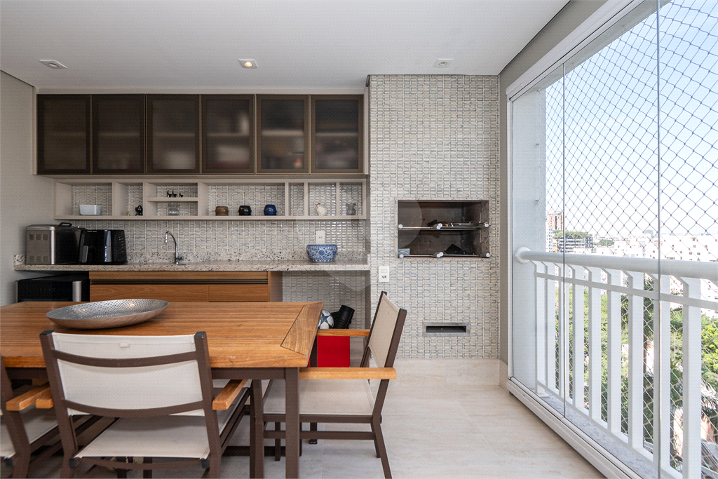 Apartamento para venda com 190 m², 3 suítes, 3 vagas na Vila Madalena-SP