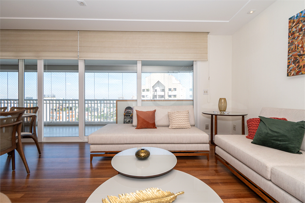 Apartamento para venda com 190 m², 3 suítes, 3 vagas na Vila Madalena-SP