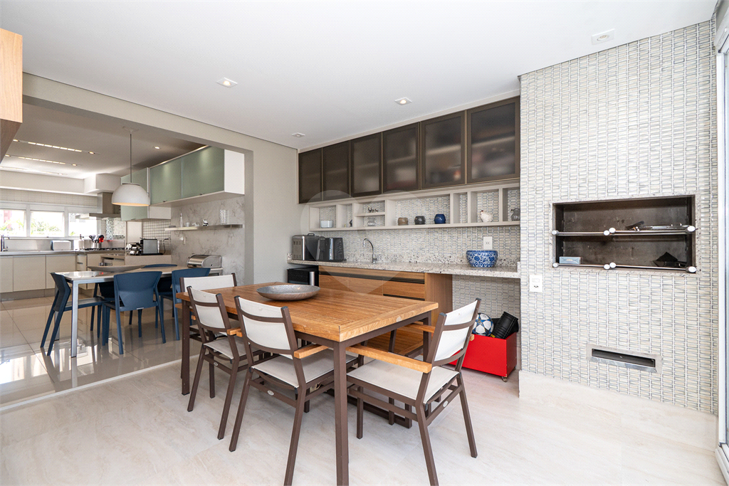 Apartamento para venda com 190 m², 3 suítes, 3 vagas na Vila Madalena-SP