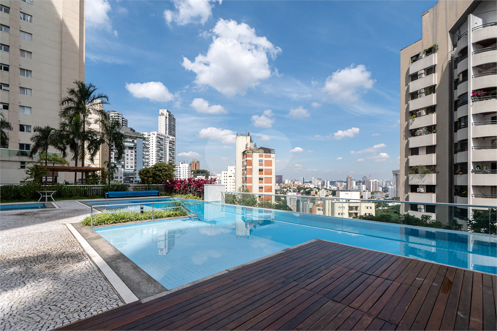 Apartamento para venda com 190 m², 3 suítes, 3 vagas na Vila Madalena-SP