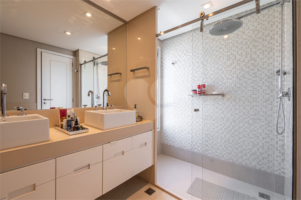 Apartamento para venda com 190 m², 3 suítes, 3 vagas na Vila Madalena-SP