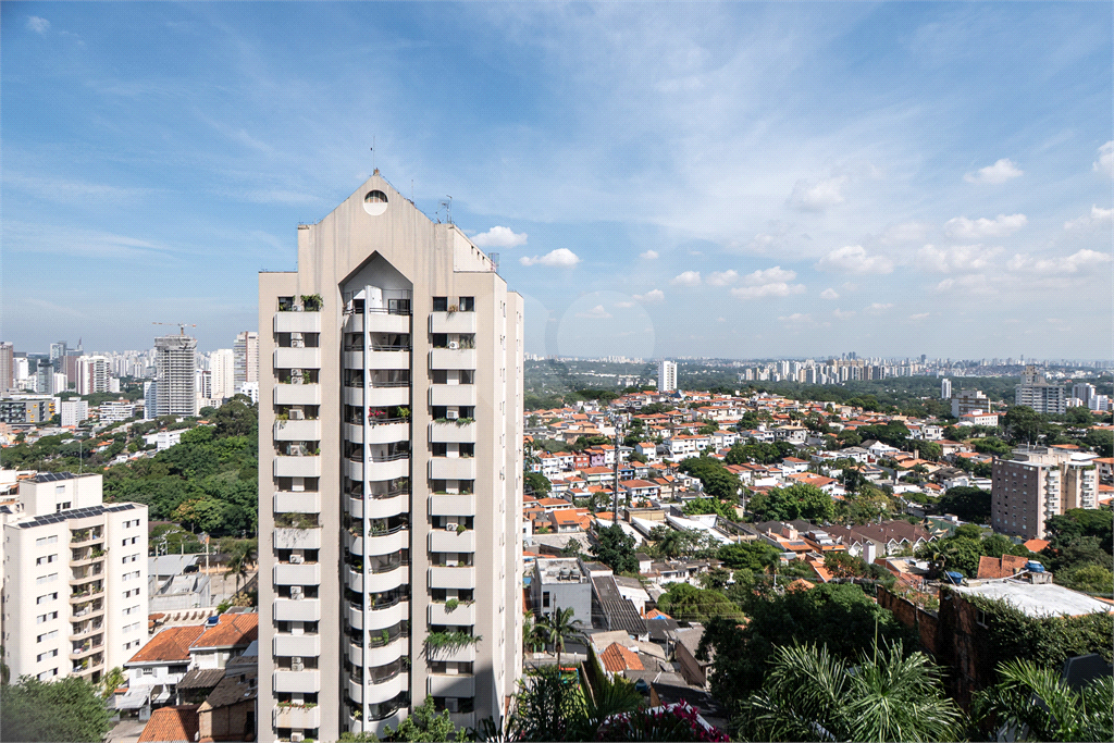 Apartamento para venda com 190 m², 3 suítes, 3 vagas na Vila Madalena-SP