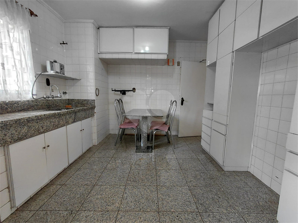 Imóvel 130m² sala de estar de 2 ambientes, 3 quartos, sendo 1 suíte e 2 vagas de garagem Perdizes.
