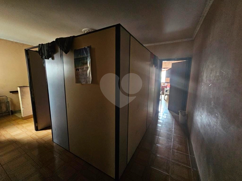 Casa 2 dormitórios, lavanderia, quintal, salão. Vila Constância