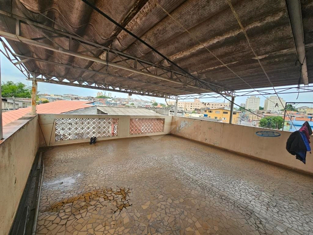 Casa 2 dormitórios, lavanderia, quintal, salão. Vila Constância
