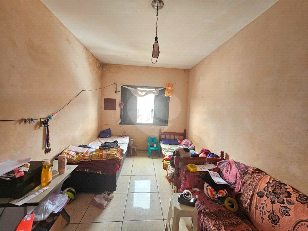 Casa 2 dormitórios, lavanderia, quintal, salão. Vila Constância