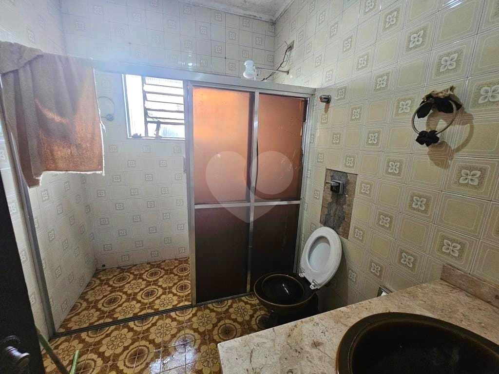Casa 2 dormitórios, lavanderia, quintal, salão. Vila Constância